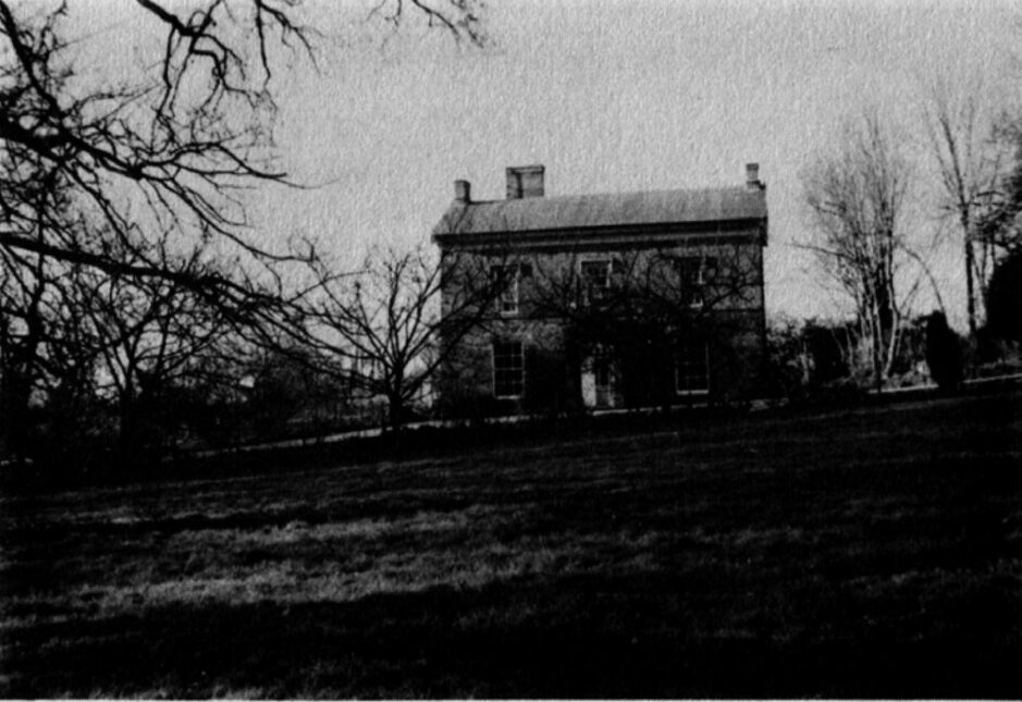 Chacombe Vicarage, cenário de experimentos alquímicos pelo Rev. W. A. Ayton, um membro da Golden Dawn que casou Mathers e Moïna em sua igreja em 1890.