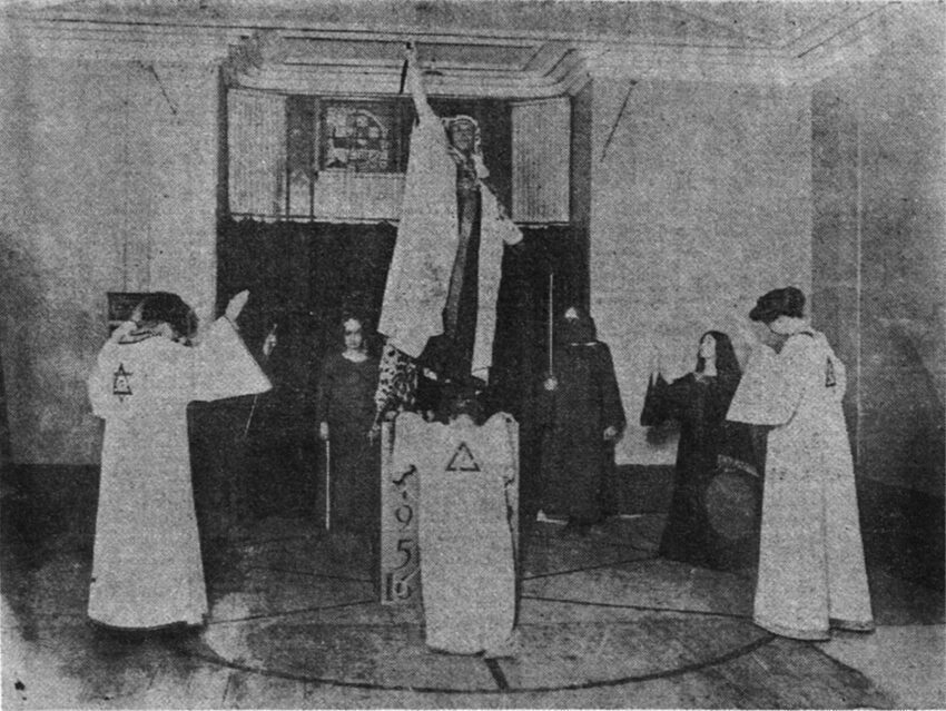Crowley with members of the A A performing his Rites of Eleusis at Caxton Hall.png